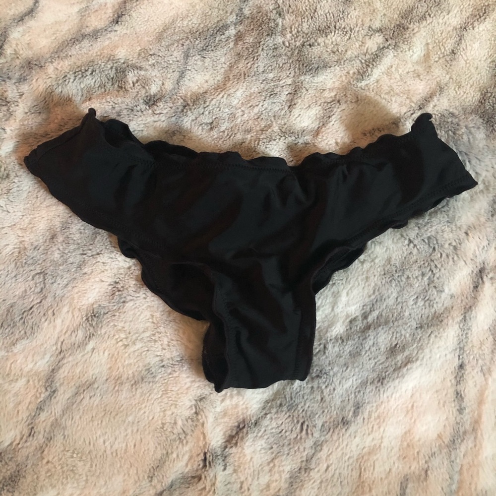 Cinched butt bikini bottom